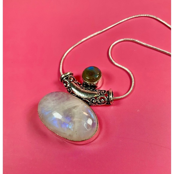 Jewelry - Moonstone & Labradorite Mystic Glow Necklace ✨🤍